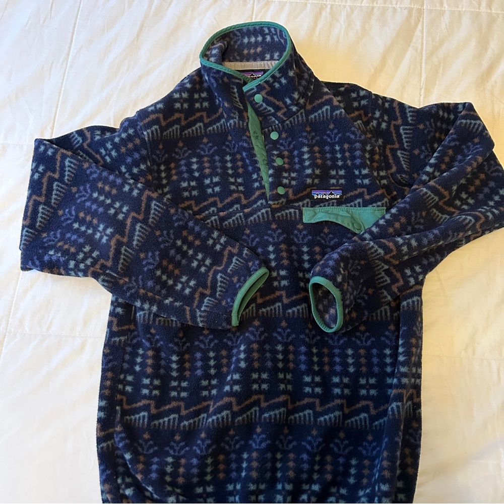 Patagonia Navy and Teal Patterned Fleece Pullover